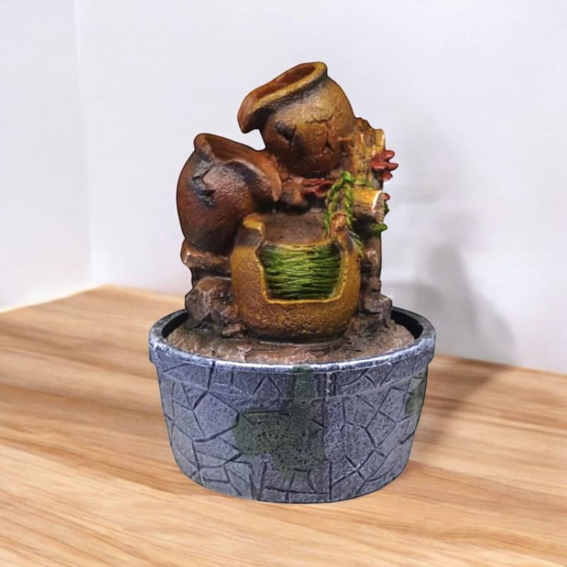 Fuente de Agua con Luz LED Chica N°17