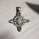 Dije Nudo de Brujas XL con Piedra de la Luna Rolada