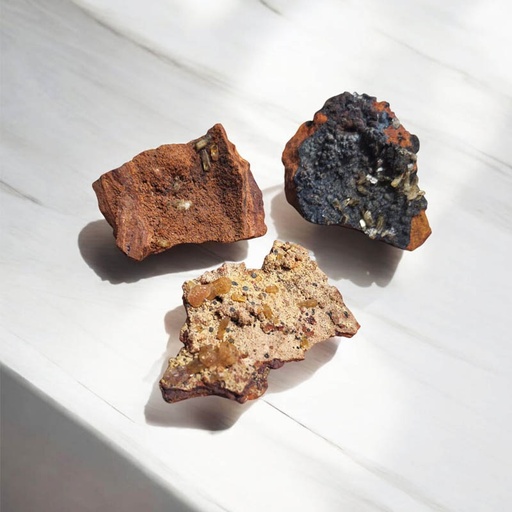 Adamita con Limonita 5cm Aprox.